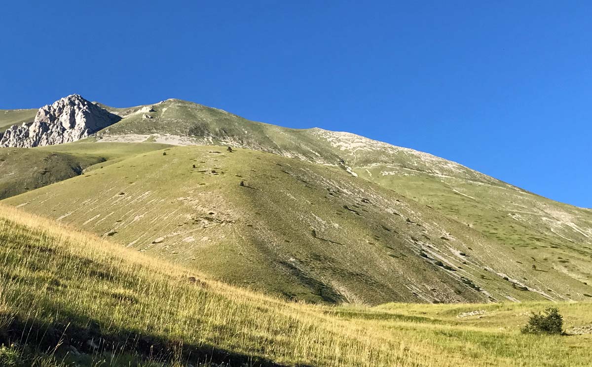 Veduta panoramica della Cima del Lago, gruppo del Monte Vettore - Parco Nazionale dei Monti Sibillini